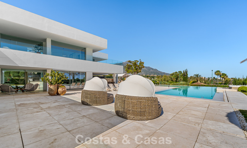 Villa de luxe sophistiquée à vendre avec court de tennis privé au cœur de Nueva Andalucia, Marbella 783620