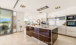 Villa de luxe sophistiquée à vendre avec court de tennis privé au cœur de Nueva Andalucia, Marbella 783621 