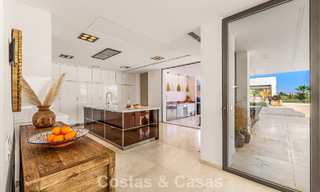 Villa de luxe sophistiquée à vendre avec court de tennis privé au cœur de Nueva Andalucia, Marbella 783622 
