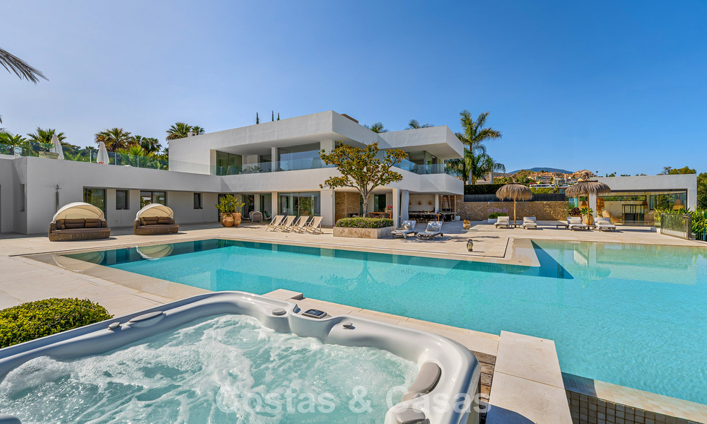 Villa de luxe sophistiquée à vendre avec court de tennis privé au cœur de Nueva Andalucia, Marbella 783629