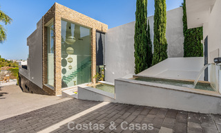 Villa de luxe sophistiquée à vendre avec court de tennis privé au cœur de Nueva Andalucia, Marbella 783636 