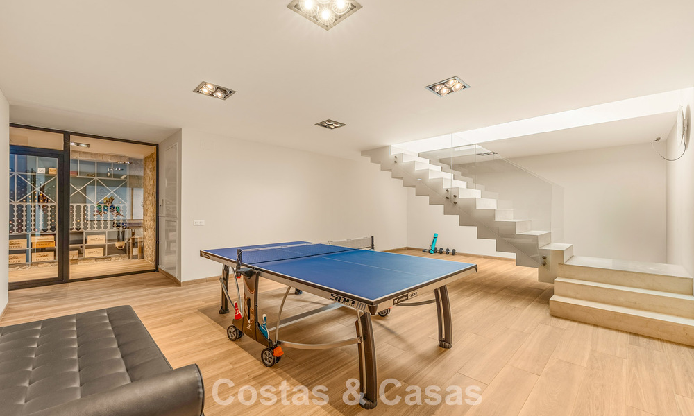 Villa de luxe sophistiquée à vendre avec court de tennis privé au cœur de Nueva Andalucia, Marbella 783637