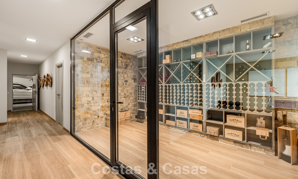 Villa de luxe sophistiquée à vendre avec court de tennis privé au cœur de Nueva Andalucia, Marbella 783638