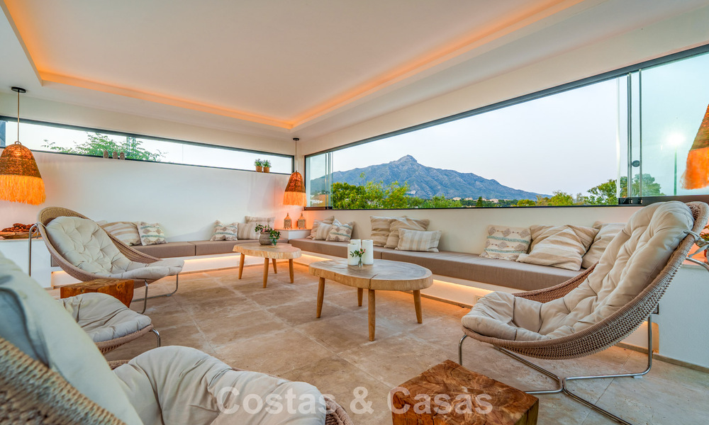 Villa de luxe sophistiquée à vendre avec court de tennis privé au cœur de Nueva Andalucia, Marbella 783640