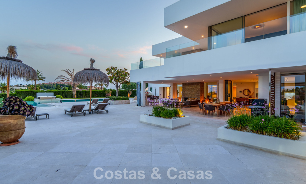 Villa de luxe sophistiquée à vendre avec court de tennis privé au cœur de Nueva Andalucia, Marbella 783641