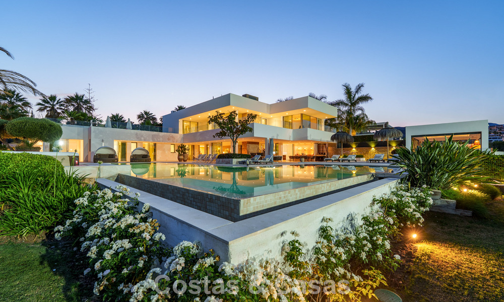 Villa de luxe sophistiquée à vendre avec court de tennis privé au cœur de Nueva Andalucia, Marbella 783642