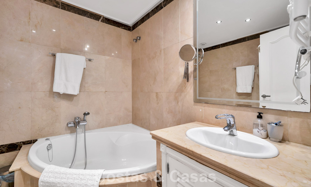 Appartement en rez-de-chaussée à vendre dans une résidence en bord de mer sur le New Golden Mile, Marbella - Estepona 783676