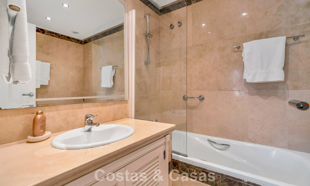 Appartement en rez-de-chaussée à vendre dans une résidence en bord de mer sur le New Golden Mile, Marbella - Estepona 783682
