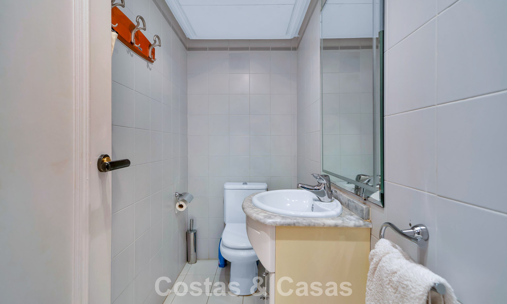 Appartement en rez-de-chaussée à vendre dans une résidence en bord de mer sur le New Golden Mile, Marbella - Estepona 783684