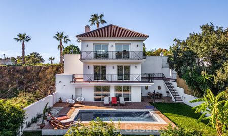 Spacieuse villa familiale avec piscine privée et vue panoramique, nichée dans les collines d'Estepona 783713
