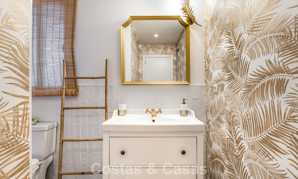 Spacieuse villa familiale avec piscine privée et vue panoramique, nichée dans les collines d'Estepona 783725