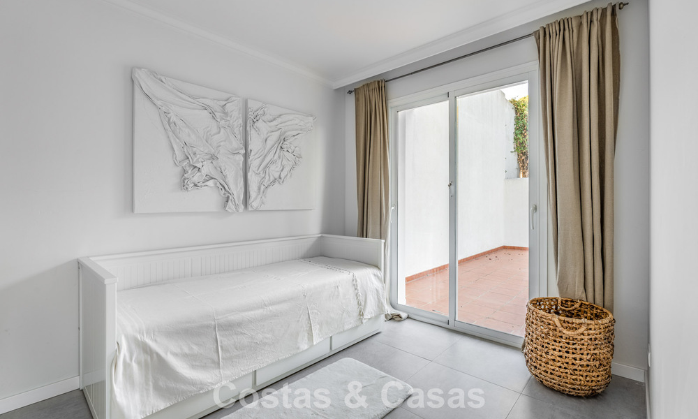 Spacieuse villa familiale avec piscine privée et vue panoramique, nichée dans les collines d'Estepona 783726