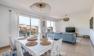 Spacieuse villa familiale avec piscine privée et vue panoramique, nichée dans les collines d'Estepona 783730 