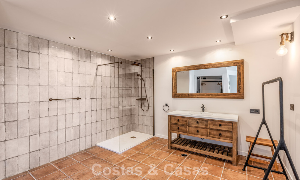 Spacieuse villa familiale avec piscine privée et vue panoramique, nichée dans les collines d'Estepona 783733