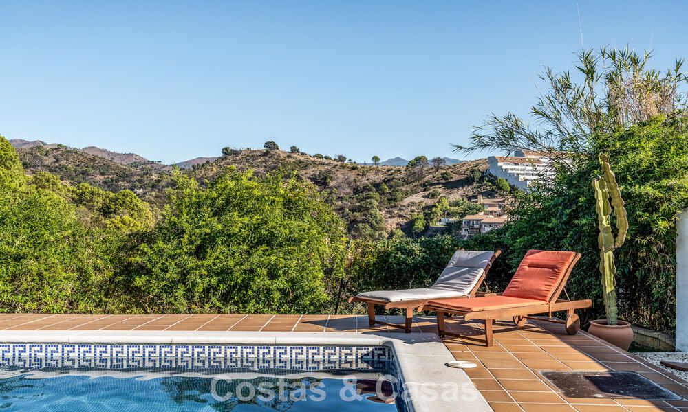 Spacieuse villa familiale avec piscine privée et vue panoramique, nichée dans les collines d'Estepona 783737
