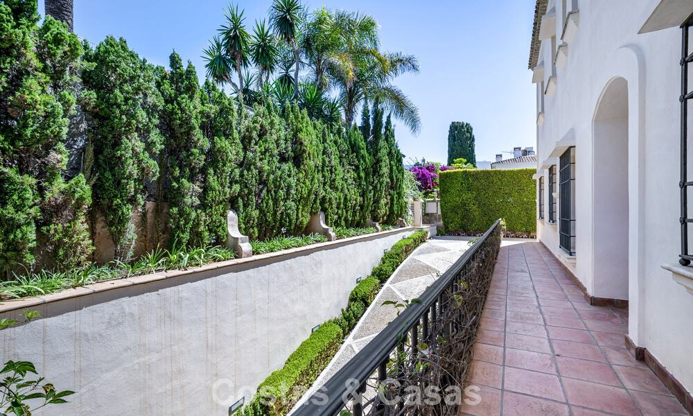 Villa de luxe méditerranéenne classique à vendre à quelques pas de la plage de Los Monteros, à l'est du centre de Marbella 783743