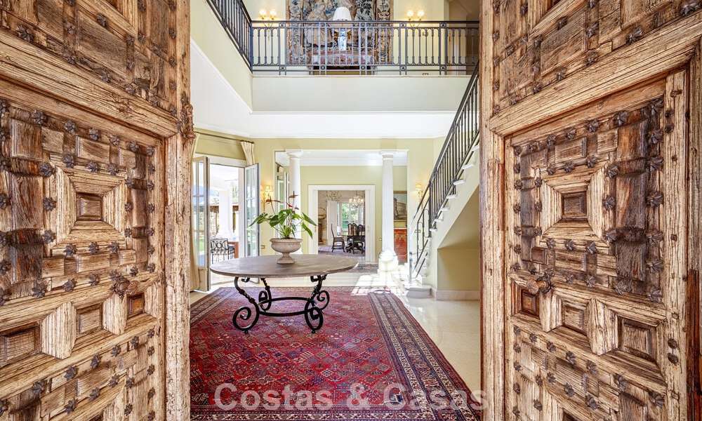 Villa de luxe méditerranéenne classique à vendre à quelques pas de la plage de Los Monteros, à l'est du centre de Marbella 783750