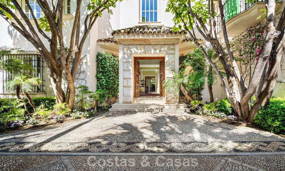 Villa de luxe méditerranéenne classique à vendre à quelques pas de la plage de Los Monteros, à l'est du centre de Marbella 783751