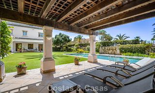 Villa de luxe méditerranéenne classique à vendre à quelques pas de la plage de Los Monteros, à l'est du centre de Marbella 783758 