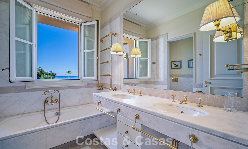Villa de luxe méditerranéenne classique à vendre à quelques pas de la plage de Los Monteros, à l'est du centre de Marbella 783765