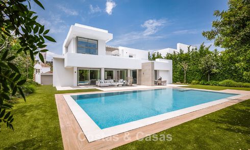 Élégante villa moderne de 5 chambres à vendre sur le New Golden Mile, entre Marbella et Estepona 783775
