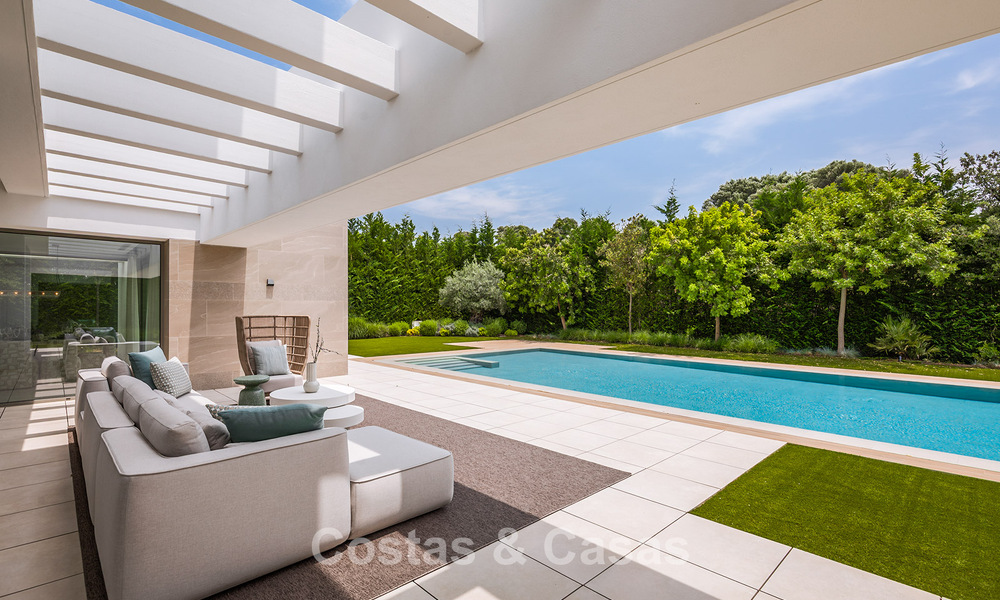 Élégante villa moderne de 5 chambres à vendre sur le New Golden Mile, entre Marbella et Estepona 783776