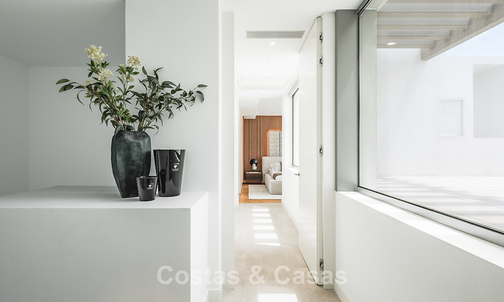 Élégante villa moderne de 5 chambres à vendre sur le New Golden Mile, entre Marbella et Estepona 783782