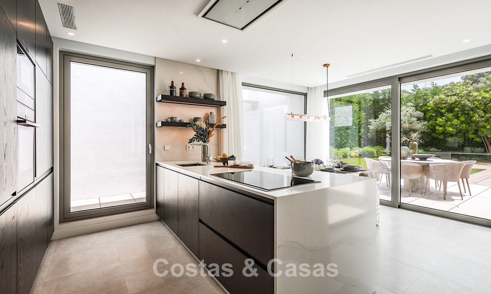 Élégante villa moderne de 5 chambres à vendre sur le New Golden Mile, entre Marbella et Estepona 783787