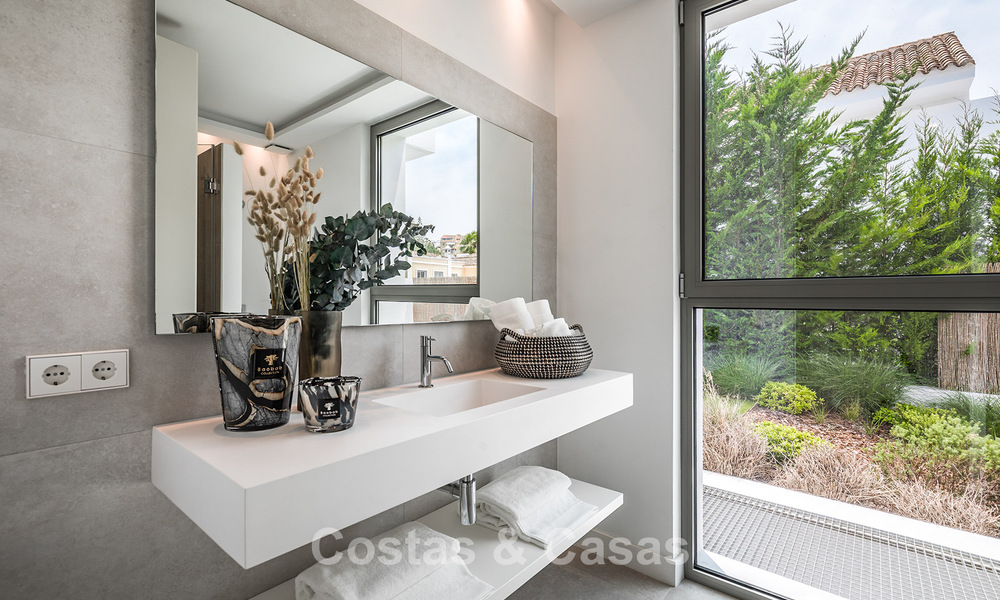Élégante villa moderne de 5 chambres à vendre sur le New Golden Mile, entre Marbella et Estepona 783790