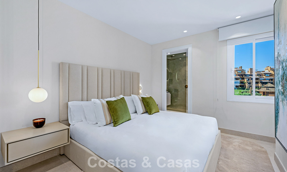 Appartement en bord de mer, rénové avec goût, avec vue imprenable sur la mer, entre Marbella et Estepona 782932