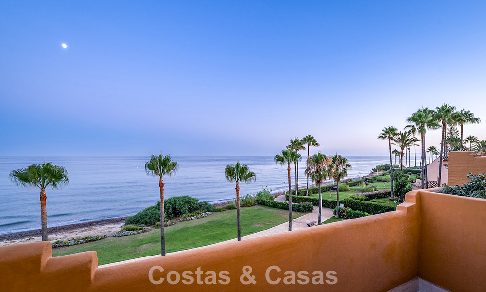 Appartement en bord de mer, rénové avec goût, avec vue imprenable sur la mer, entre Marbella et Estepona 782933