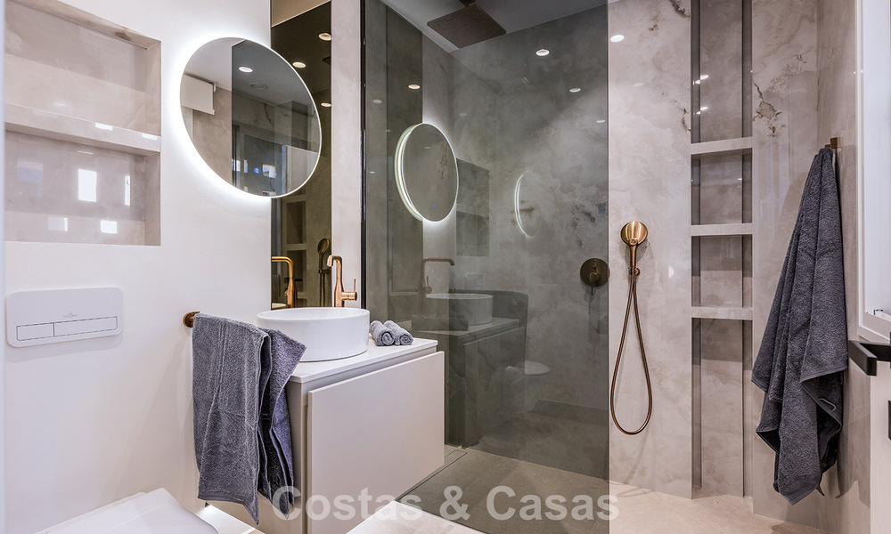 Appartement en bord de mer, rénové avec goût, avec vue imprenable sur la mer, entre Marbella et Estepona 782937