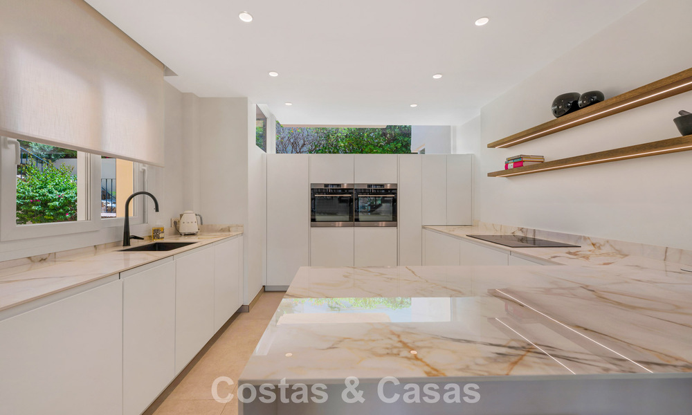Maison de ville magnifiquement rénovée à vendre dans une résidence fermée à La Quinta, Marbella - Benahavis 783830