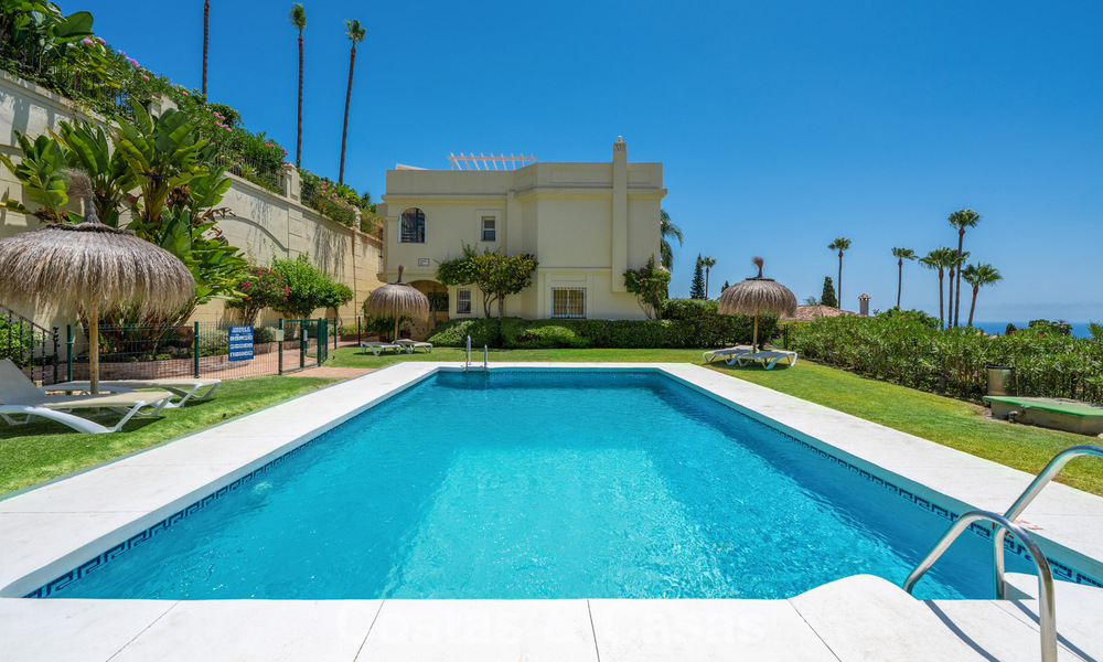 Maison de ville magnifiquement rénovée à vendre dans une résidence fermée à La Quinta, Marbella - Benahavis 783833