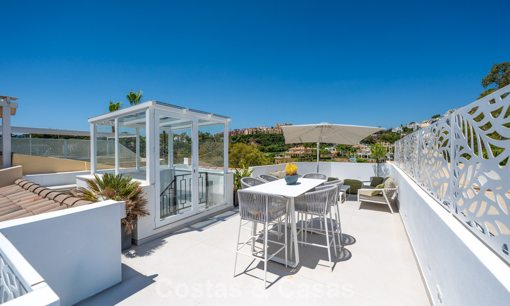 Maison de ville magnifiquement rénovée à vendre dans une résidence fermée à La Quinta, Marbella - Benahavis 783836