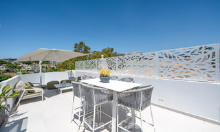 Maison de ville magnifiquement rénovée à vendre dans une résidence fermée à La Quinta, Marbella - Benahavis 783837 