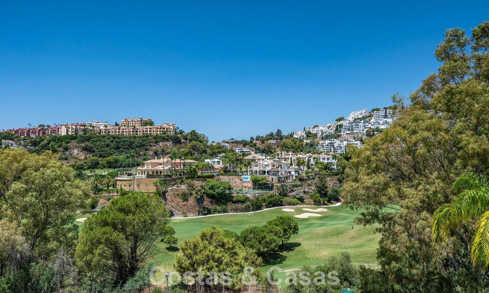 Maison de ville magnifiquement rénovée à vendre dans une résidence fermée à La Quinta, Marbella - Benahavis 783839