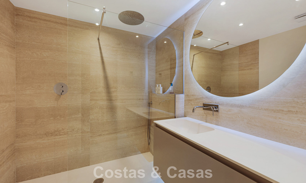 Maison de ville magnifiquement rénovée à vendre dans une résidence fermée à La Quinta, Marbella - Benahavis 783848