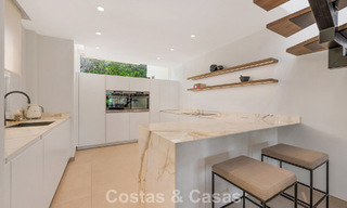 Maison de ville magnifiquement rénovée à vendre dans une résidence fermée à La Quinta, Marbella - Benahavis 783852 
