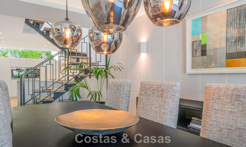 Maison de ville magnifiquement rénovée à vendre dans une résidence fermée à La Quinta, Marbella - Benahavis 783858