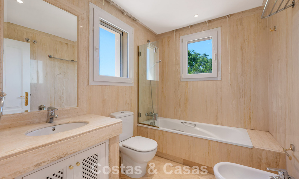 Superbe penthouse de luxe de 3 chambres à vendre dans un complexe de golf en première ligne à Nueva Andalucia, Marbella 783868