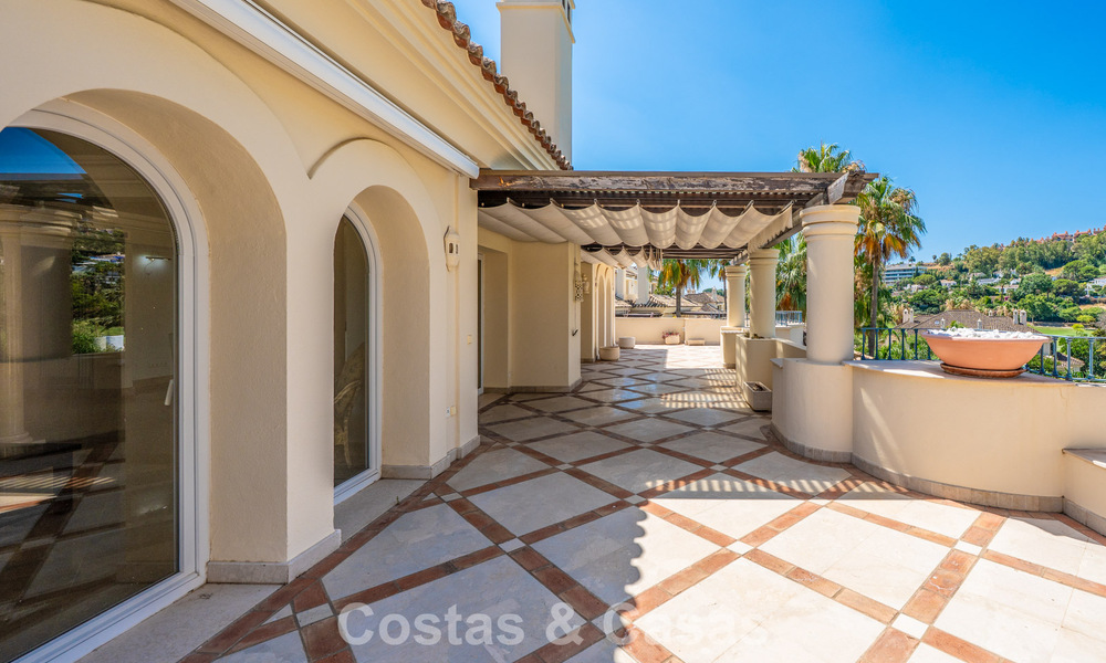 Superbe penthouse de luxe de 3 chambres à vendre dans un complexe de golf en première ligne à Nueva Andalucia, Marbella 783872