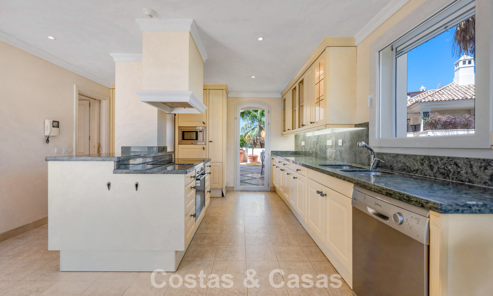 Superbe penthouse de luxe de 3 chambres à vendre dans un complexe de golf en première ligne à Nueva Andalucia, Marbella 783874