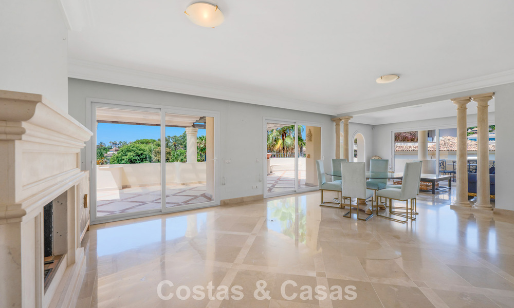 Superbe penthouse de luxe de 3 chambres à vendre dans un complexe de golf en première ligne à Nueva Andalucia, Marbella 783888