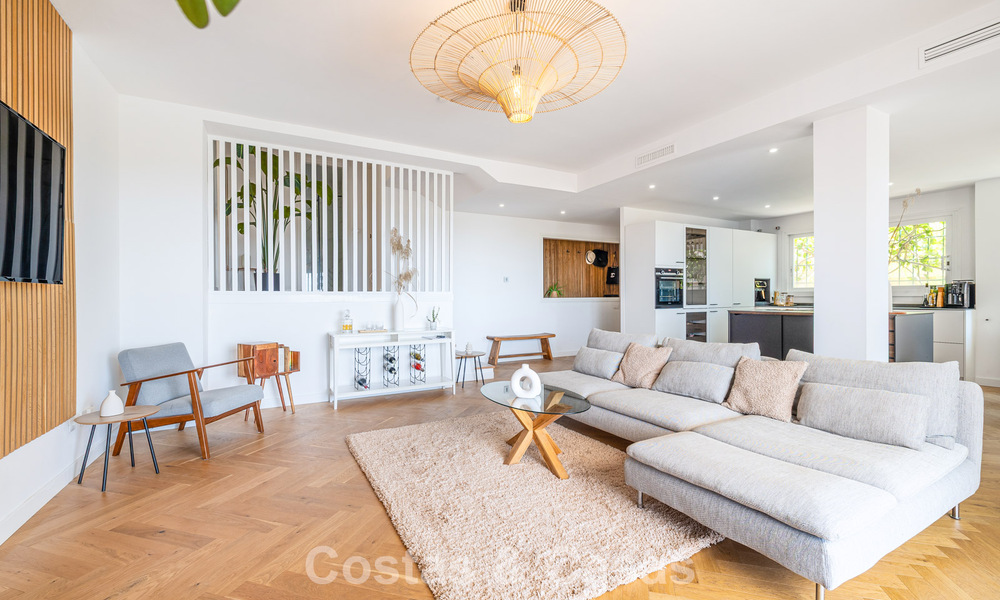 Opportunité! Penthouse de luxe de 3 chambres avec vue sur la mer à vendre dans la Vallée des Golfs de Nueva Andalucia, Marbella 783316