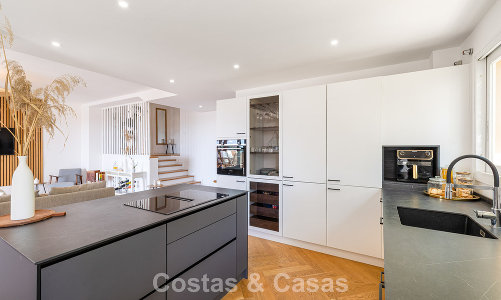 Opportunité! Penthouse de luxe de 3 chambres avec vue sur la mer à vendre dans la Vallée des Golfs de Nueva Andalucia, Marbella 783319