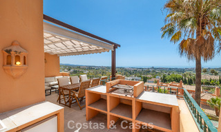 Opportunité! Penthouse de luxe de 3 chambres avec vue sur la mer à vendre dans la Vallée des Golfs de Nueva Andalucia, Marbella 783322 