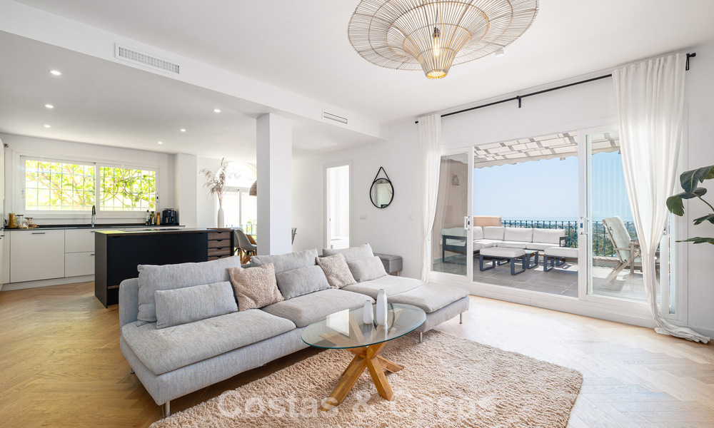 Opportunité! Penthouse de luxe de 3 chambres avec vue sur la mer à vendre dans la Vallée des Golfs de Nueva Andalucia, Marbella 783324