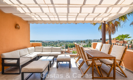 Opportunité! Penthouse de luxe de 3 chambres avec vue sur la mer à vendre dans la Vallée des Golfs de Nueva Andalucia, Marbella 783325