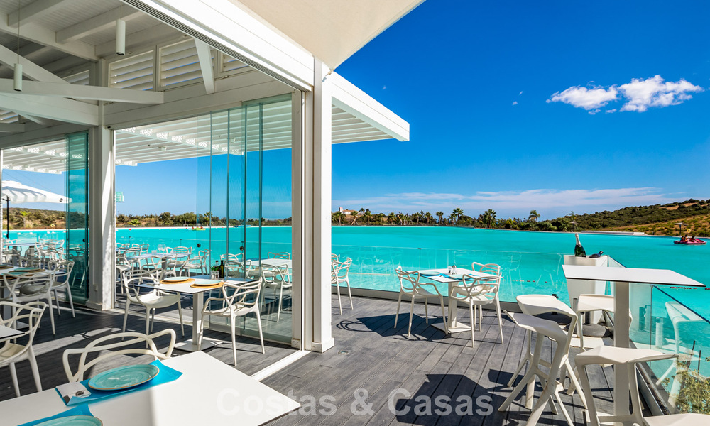 Appartement 2 chambres, prêt à emménager, à vendre dans un complexe exclusif près d'un grand lagon bleu sur la Costa del Sol 783970